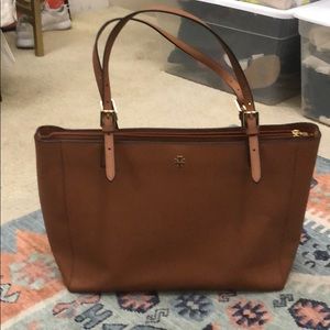 Tory Burch Emerson Buckle Tote 👜